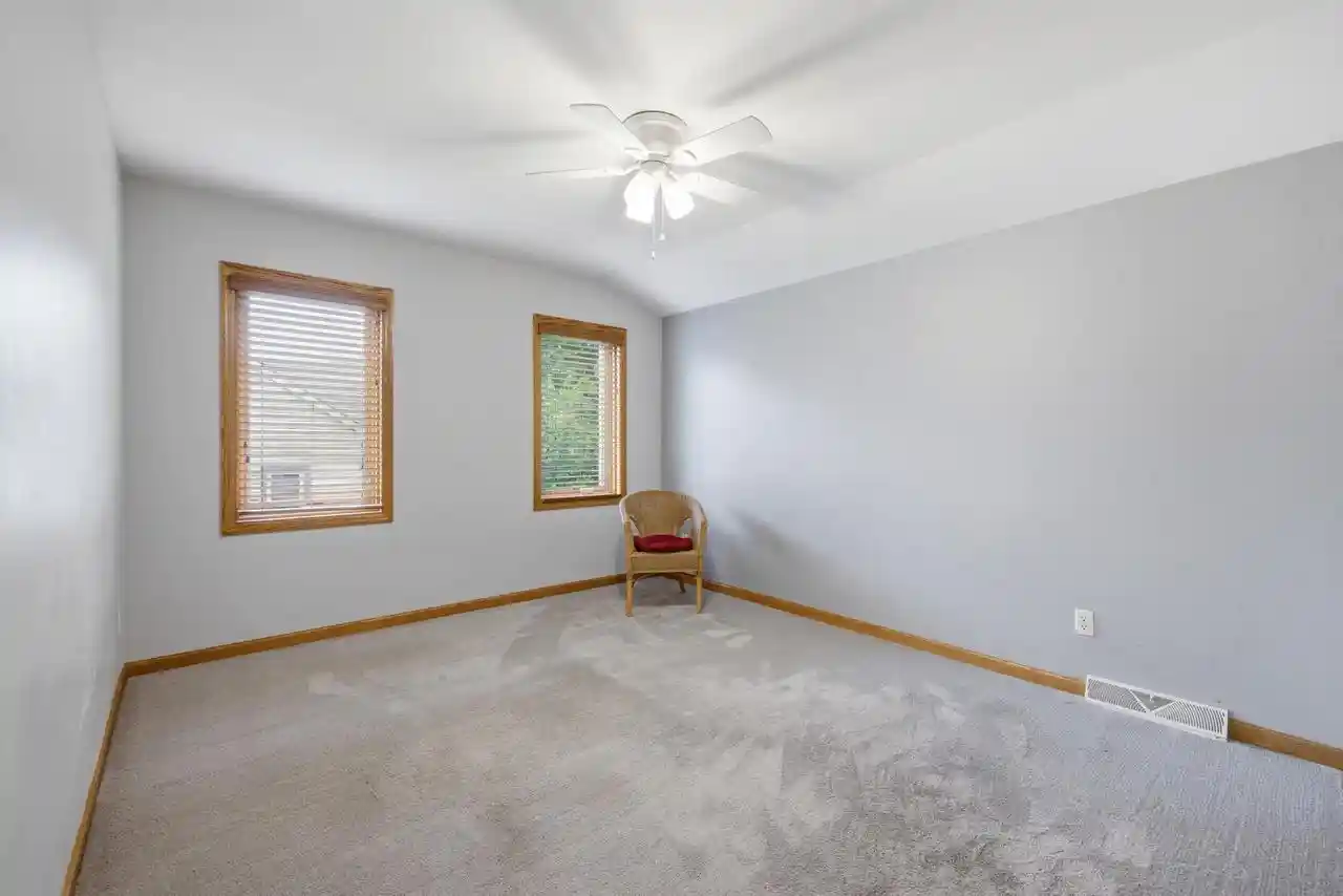 4th image of 4820 W Alesci Dr Dr, Franklin, WI 53132 | MLS# 1975529