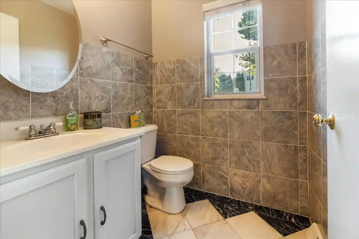 4th image of 1136 Garfield Lane Lane, Hartford, WI 53027 | MLS# 1975540