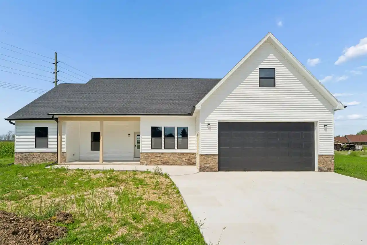 1st image of 535 N Pheasant Dr Dr, New London, WI 54961 | MLS# 50330718