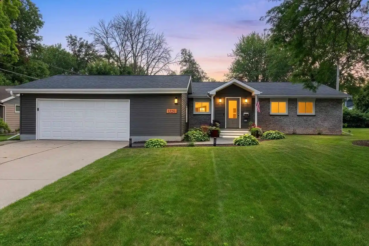 1st image of 1221 E Hanson Dr Dr, Appleton, WI 54915 | MLS# 50330723
