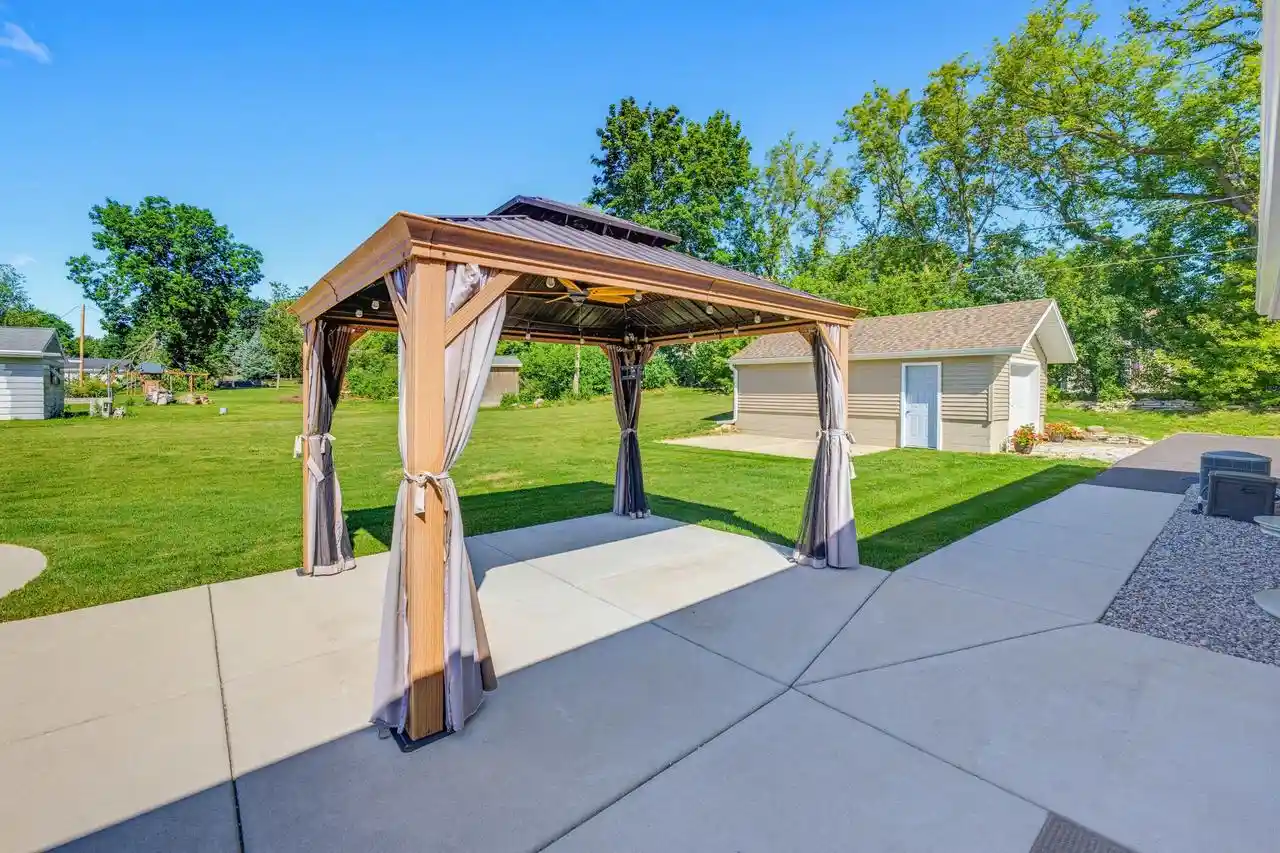 2nd image of W240n6309 Maple Avenue Avenue, Sussex, WI 53089 | MLS# 1975548