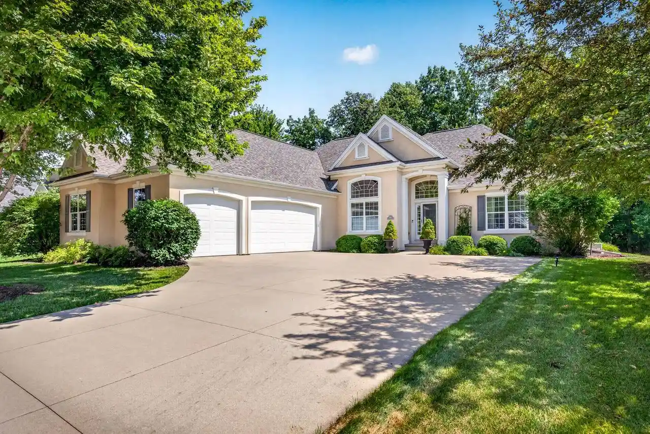1st image of 1568 Kingswood Dr Dr, Neenah, WI 54956 | MLS# 50330734