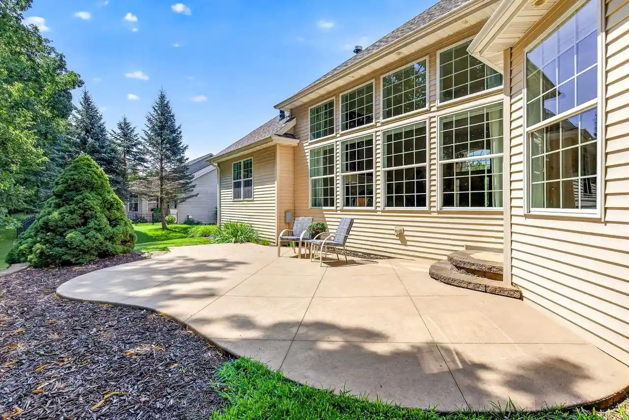 3rd image of 1568 Kingswood Dr Dr, Neenah, WI 54956 | MLS# 50330734