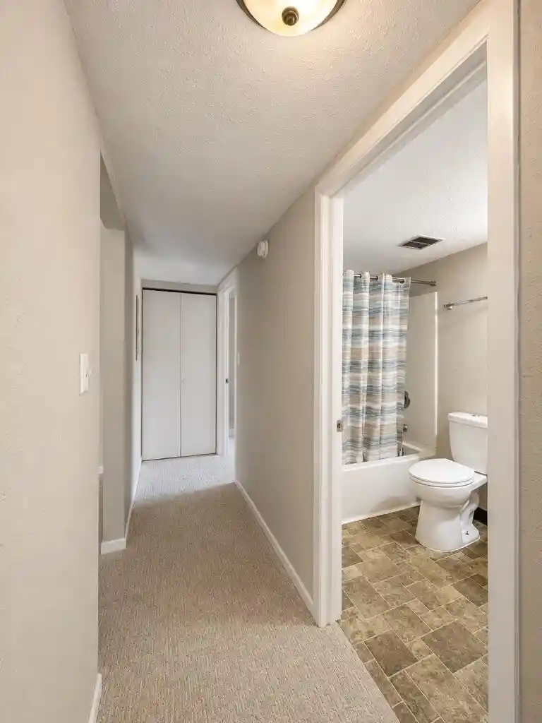 5th image of 1061 Regent Rd Rd, Oconomowoc, WI 53066