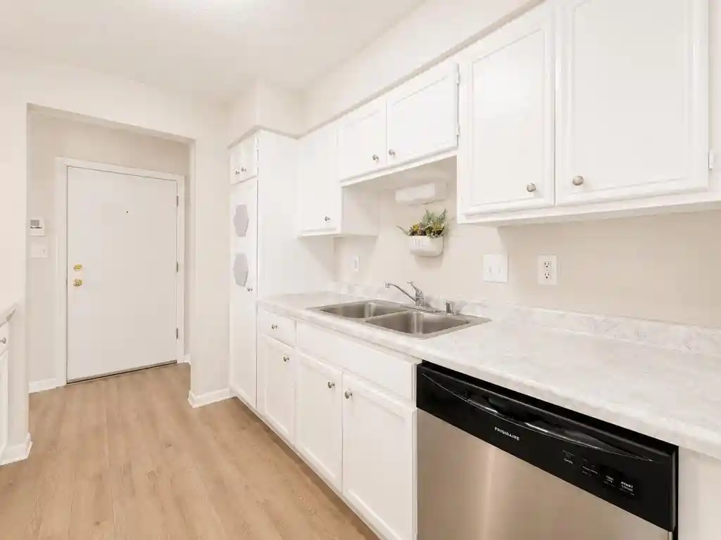2nd image of 1061 Regent Rd Rd, Oconomowoc, WI 53066