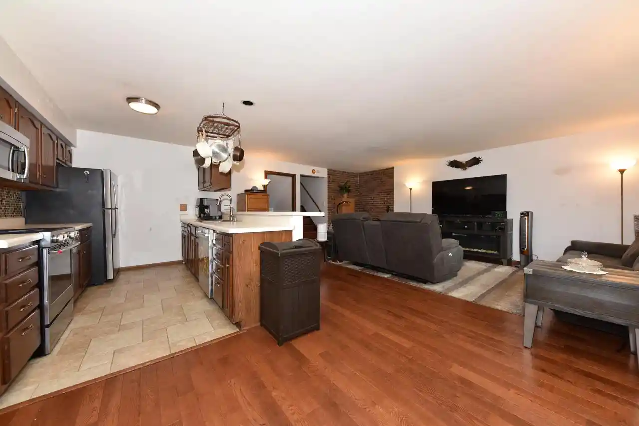 2nd image of N49w36111 Nottingham Ln Ln, Oconomowoc, WI 53066