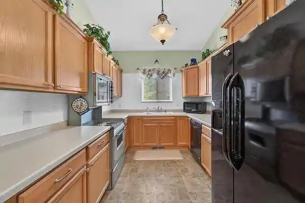 2nd image of 112 Walnut Ridge Rd Rd, Union Grove, WI 53182