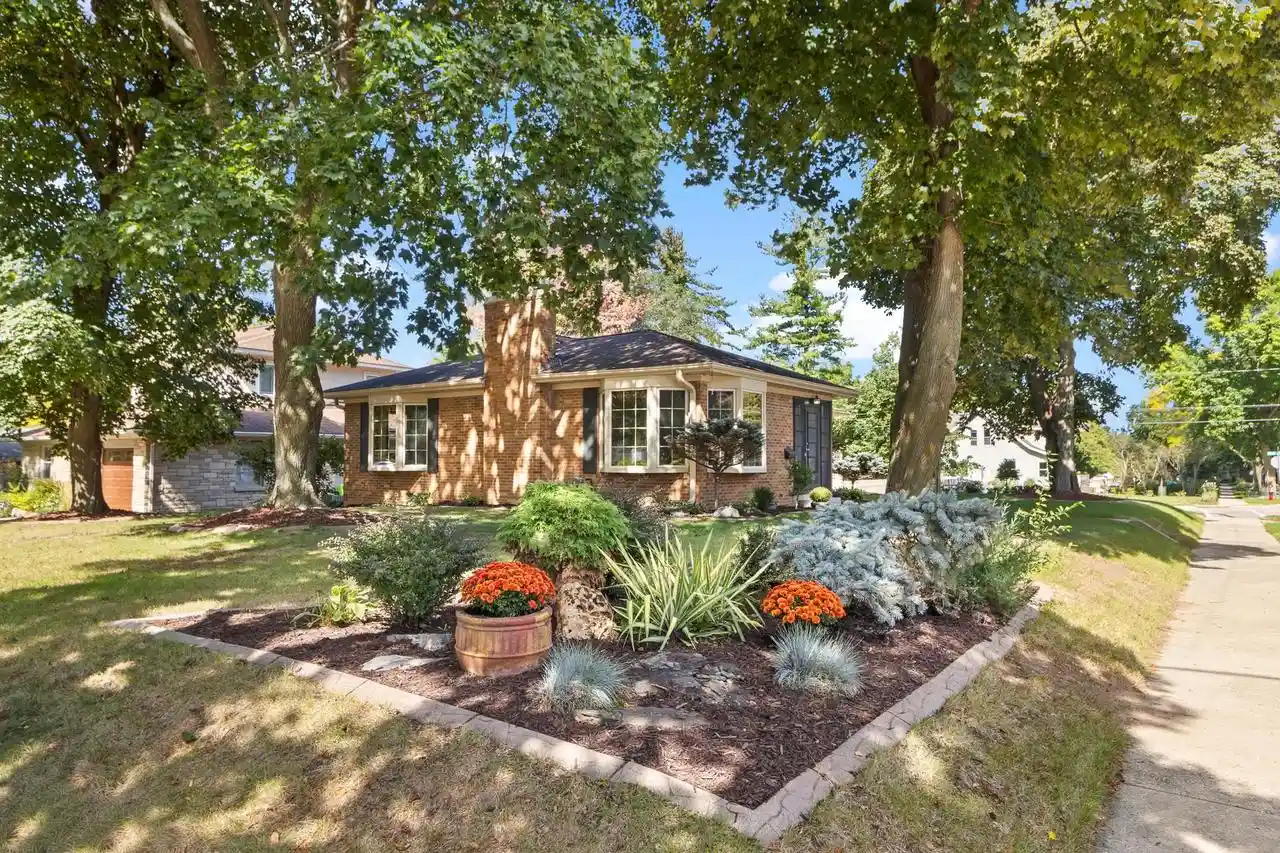 Photo 1 of Single family home for sale at 402 S Owen Dr, Madison, WI 53711 | MLS# 2030149 | Listing updated on 2026-10-04