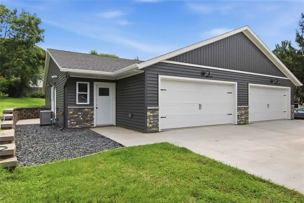1st image of 1323 Carpenter Avenue Avenue, Eau Claire, WI 54703 | MLS# 1604095
