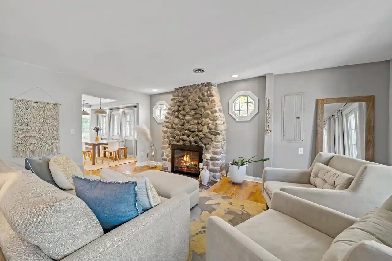 Photo 2 of Single family home for sale at 1069 Sauganash Dr Dr, Fontana, WI 53125 | MLS# 1975587 | Listing updated on 2026-09-14