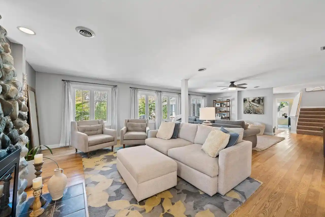Photo 3 of Single family home for sale at 1069 Sauganash Dr Dr, Fontana, WI 53125 | MLS# 1975587 | Listing updated on 2026-09-14