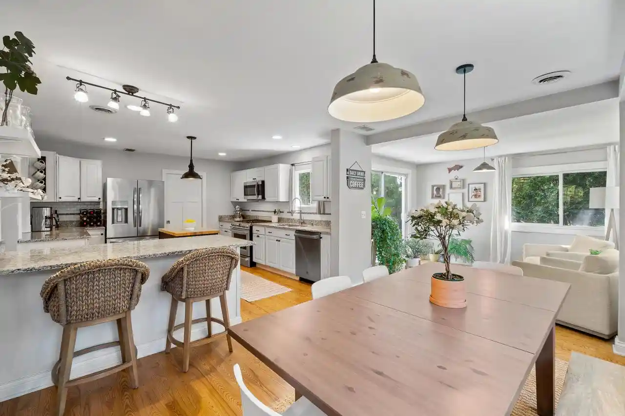 Photo 3 of Single family home for sale at 1069 Sauganash Dr, Fontana, WI 53125 | MLS# 1975587 | Listing updated on 2026-09-14