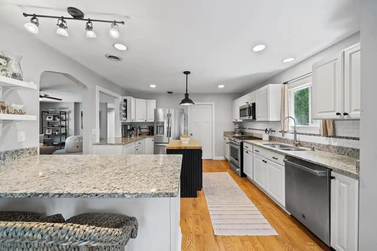 Photo 4 of Single family home for sale at 1069 Sauganash Dr, Fontana, WI 53125 | MLS# 1975587 | Listing updated on 2026-09-14