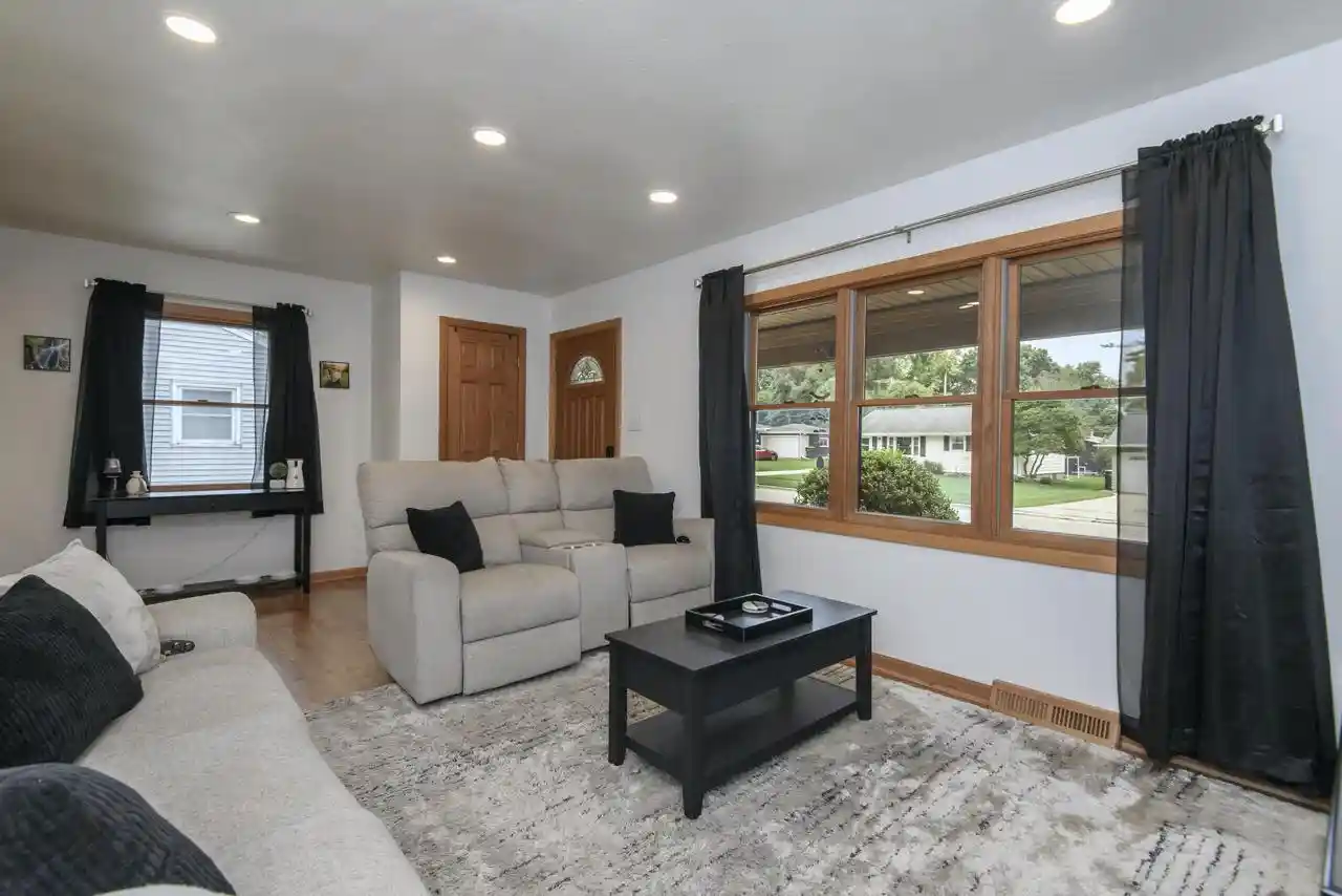 5th image of 1608 Beverly Lane Lane, West Bend, WI 53090 | MLS# 1975601