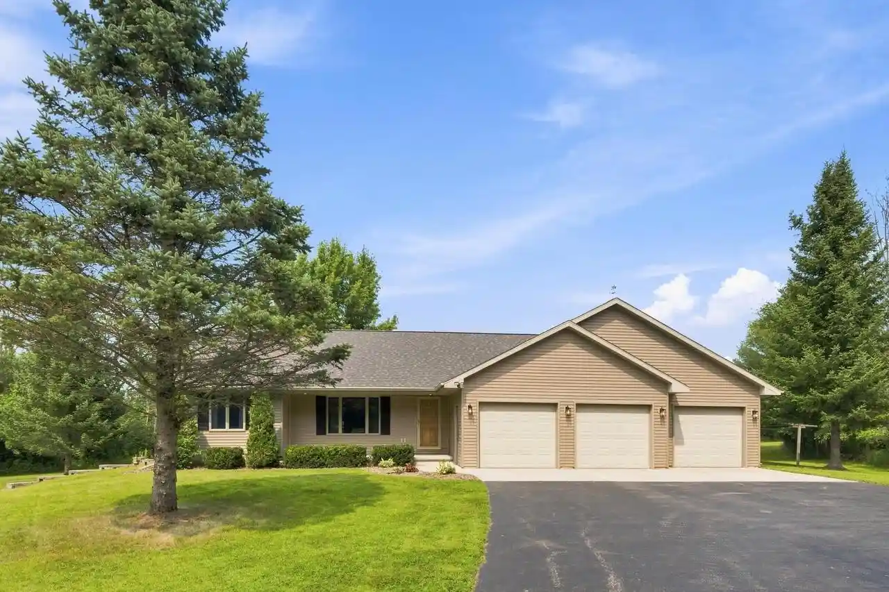 1st image of 1075 Kim Lane Lane, Little Suamico, WI 54141 | MLS# 50330762