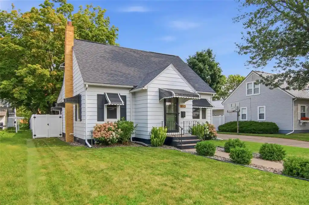 Photo 1 of Sale Pending at 1810 Lyndale Avenue Avenue, Eau Claire, WI 54701 | MLS# 1604078 | Listing updated on 2026-08-21