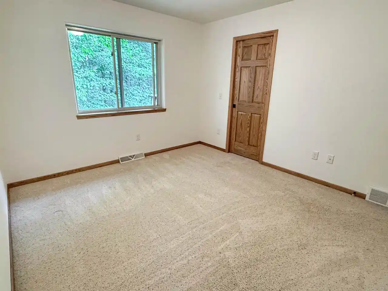 Photo 3 of Single family home for sale at 850 Wedgewood Dr Dr, Kronenwetter, WI 54455 | MLS# 22603854 | Listing updated on 2026-09-10