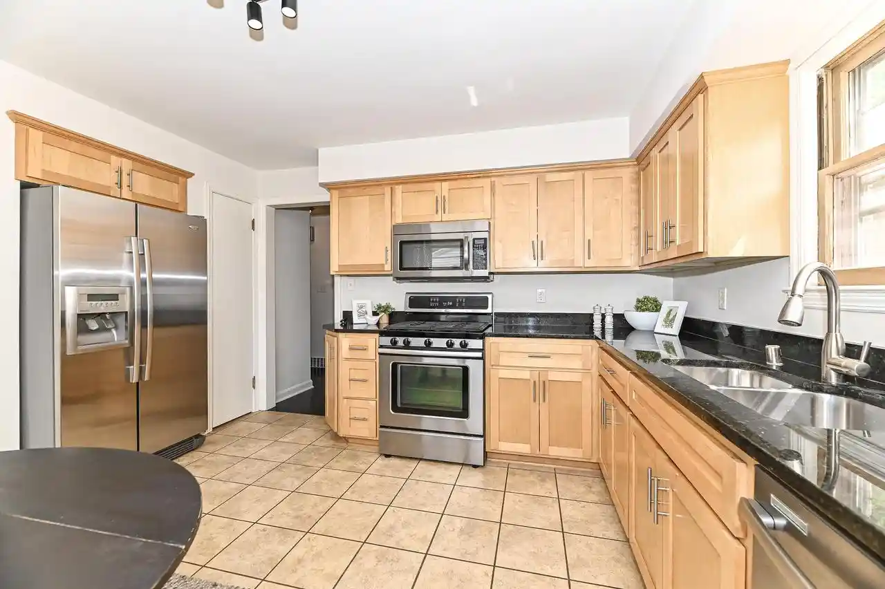 5th image of 1009 W Morgan Avenue Avenue, Milwaukee, WI 53221 | MLS# 1975637