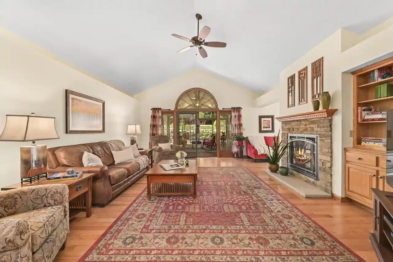 2nd image of 16520 W Heatherly Dr Dr, New Berlin, WI 53151 | MLS# 1975640