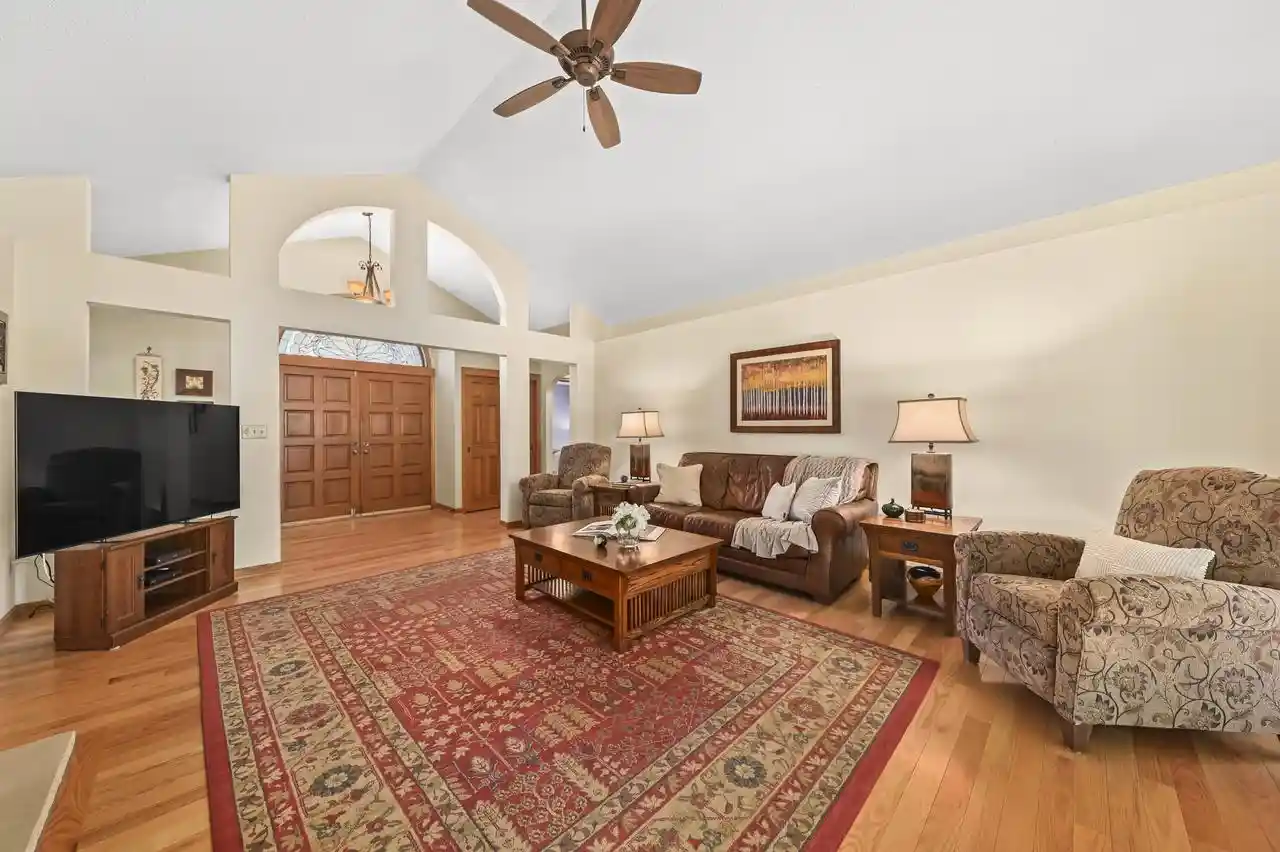 3rd image of 16520 W Heatherly Dr Dr, New Berlin, WI 53151 | MLS# 1975640