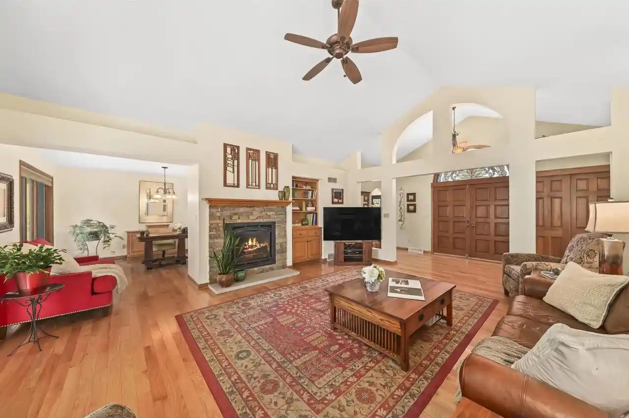 4th image of 16520 W Heatherly Dr Dr, New Berlin, WI 53151 | MLS# 1975640