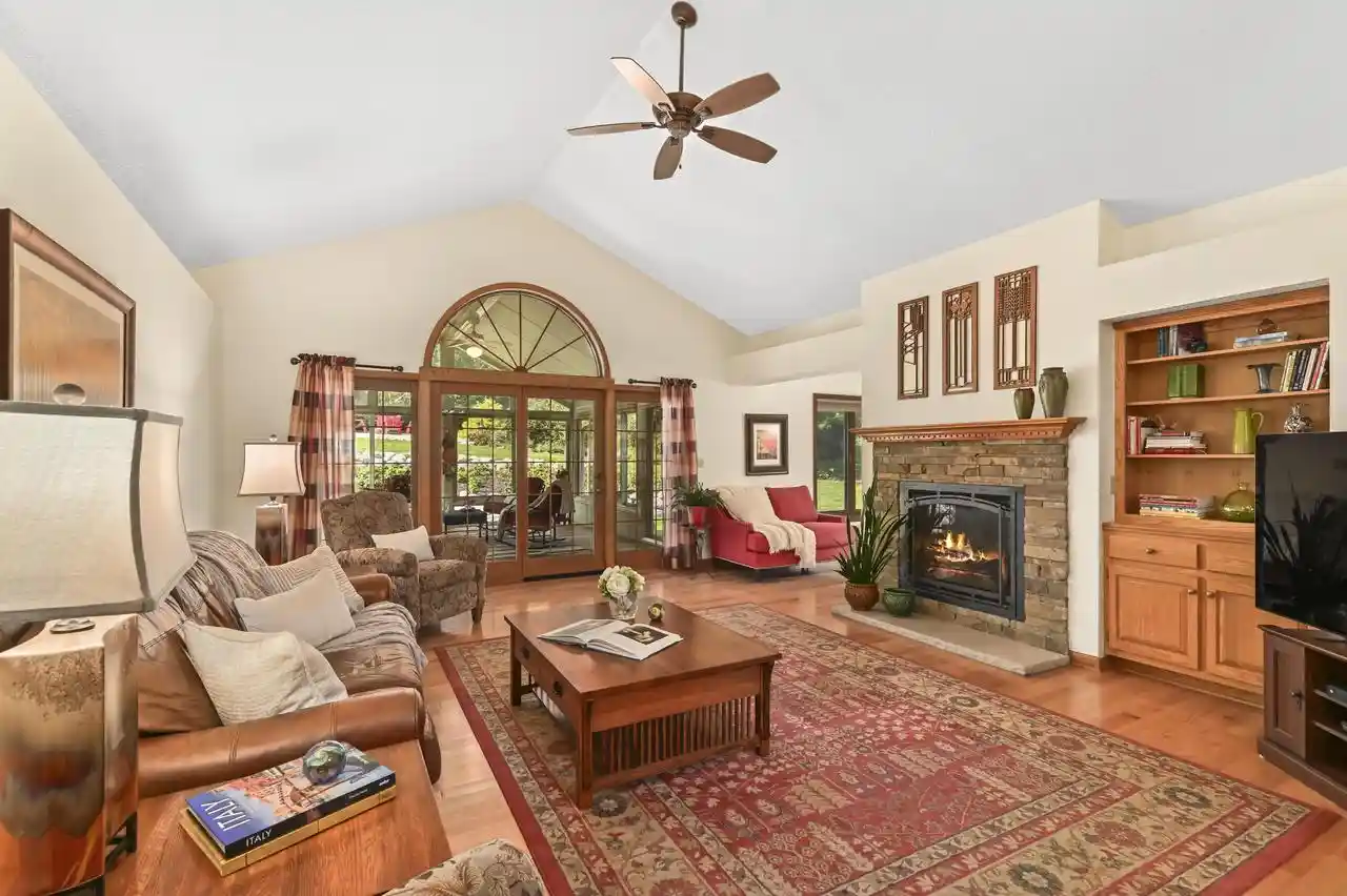 5th image of 16520 W Heatherly Dr Dr, New Berlin, WI 53151 | MLS# 1975640