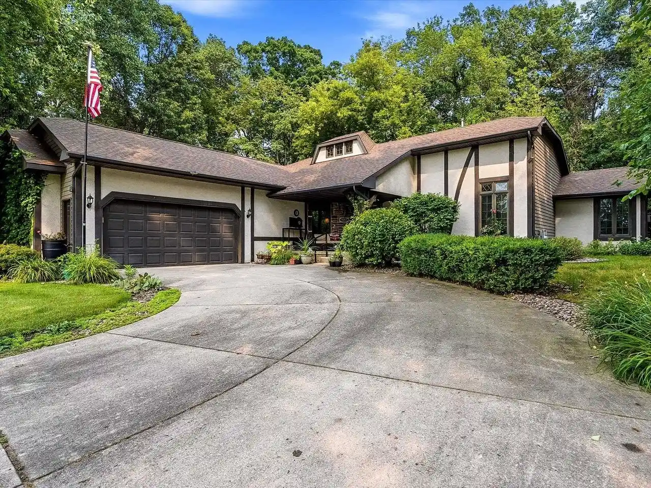 Photo 1 of Single family home for sale at 900 Mt Hood Court Court, Green Bay, WI 54311 | MLS# 50330777 | Listing updated on 2026-08-26