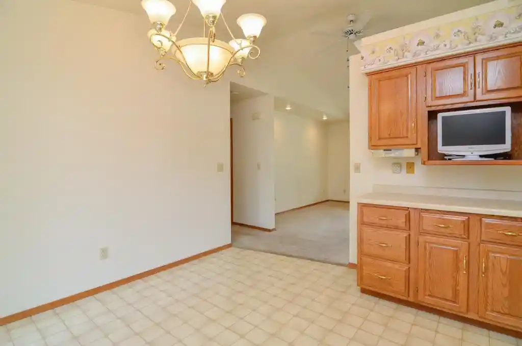 Photo 3 of Single family home for sale at 1518 Commanche Dr Dr, Green Bay, WI 54313 | MLS# 50330775 | Listing updated on 2026-08-13