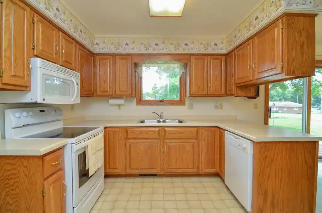 Photo 4 of Single family home for sale at 1518 Commanche Dr Dr, Green Bay, WI 54313 | MLS# 50330775 | Listing updated on 2026-08-13