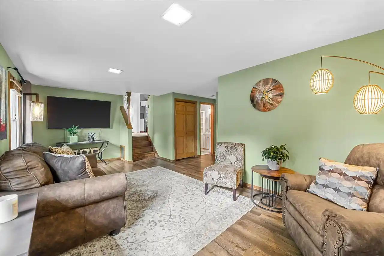 4th image of W172N9390 Shady Lane Lane, Menomonee Falls, WI 53051 | MLS# 1975646
