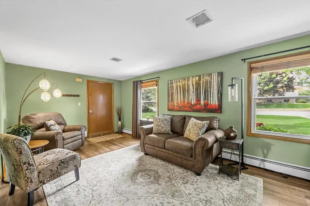 5th image of W172N9390 Shady Lane Lane, Menomonee Falls, WI 53051 | MLS# 1975646
