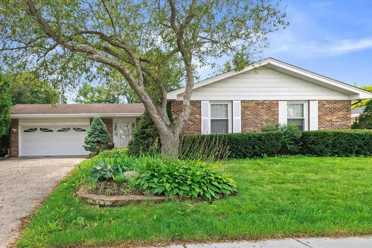 Photo 1 of Single family home for sale at 3325 14th Pl Pl, Kenosha, WI 53144 | MLS# 1975650 | Listing updated on 2026-08-30