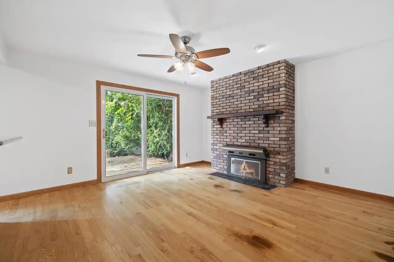 Photo 3 of Single family home for sale at 3325 14Th Pl Pl, Kenosha, WI 53144 | MLS# 1975650 | Listing updated on 2026-08-30