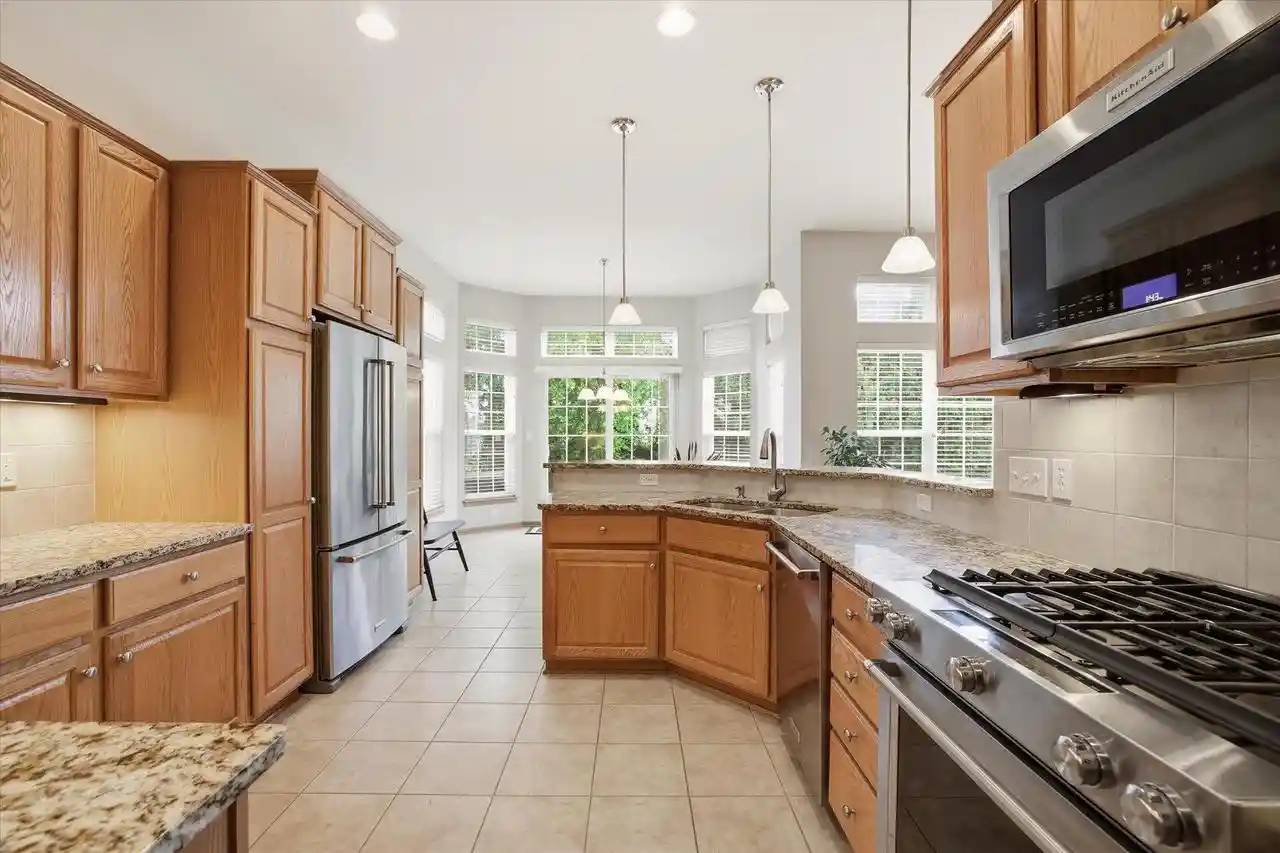 3rd image of N173W20011 Creekside Dr Dr, Jackson, WI 53037 | MLS# 1975653