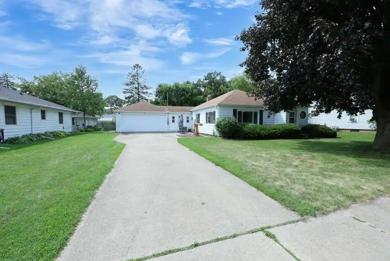 1st image of 1713 Walnut Street Street, Oshkosh, WI 54901 | MLS# 50330785