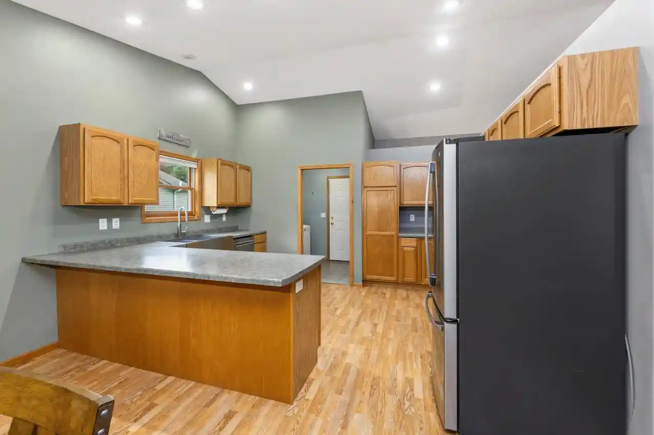 Photo 2 of Sale Pending at 909 Jonathan Lane Lane, La Crescent, MN 55947 | MLS# 1975651 | Listing updated on 2026-08-17