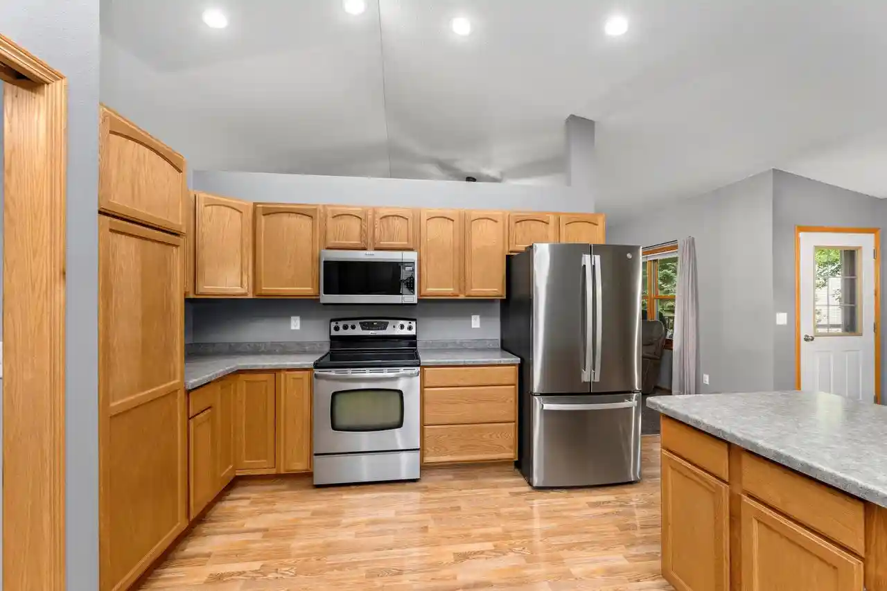 Photo 3 of Sale Pending at 909 Jonathan Lane Lane, La Crescent, MN 55947 | MLS# 1975651 | Listing updated on 2026-08-17