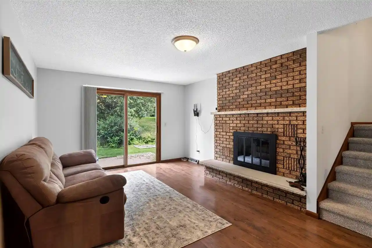 2nd image of 1024 Park Ridge Dr Dr, Onalaska, WI 54650 | MLS# 1975658