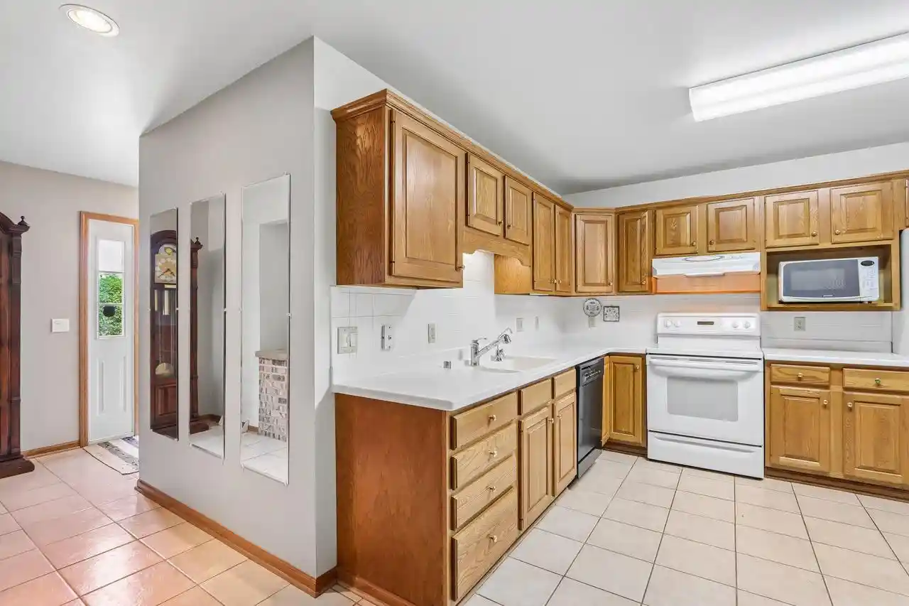 5th image of 432 Jennifer Avenue Avenue, Burlington, WI 53105 | MLS# 1975660