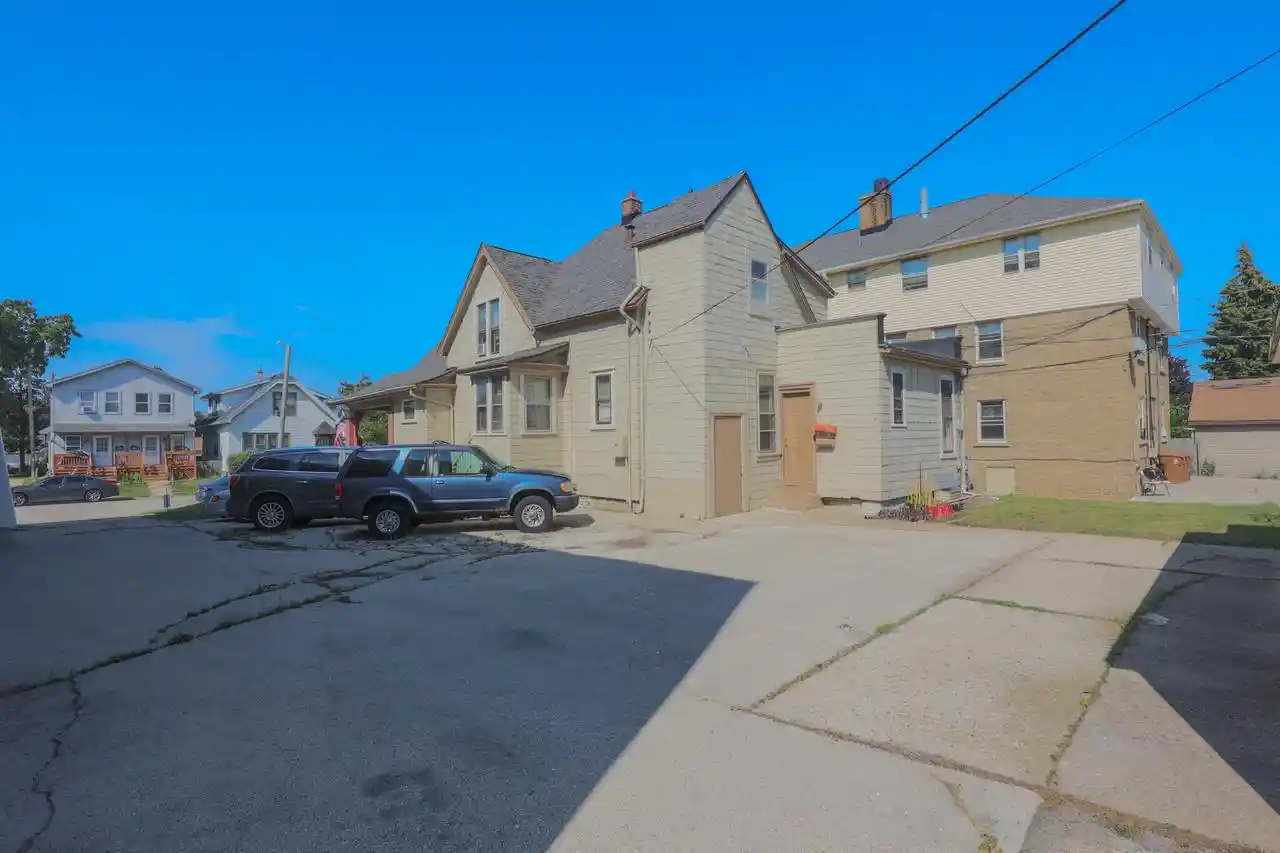 Listing Photo 5 - Condo for sale in building located at 915 Minnesota Ave Ave, South Milwaukee, WI 53172 - Unit #919
