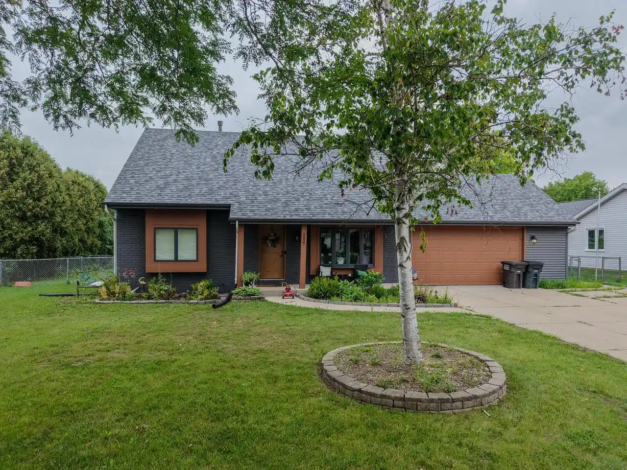 1st image of 3937 W Heatheridge Dr Dr, Franklin, WI 53132 | MLS# 1975678
