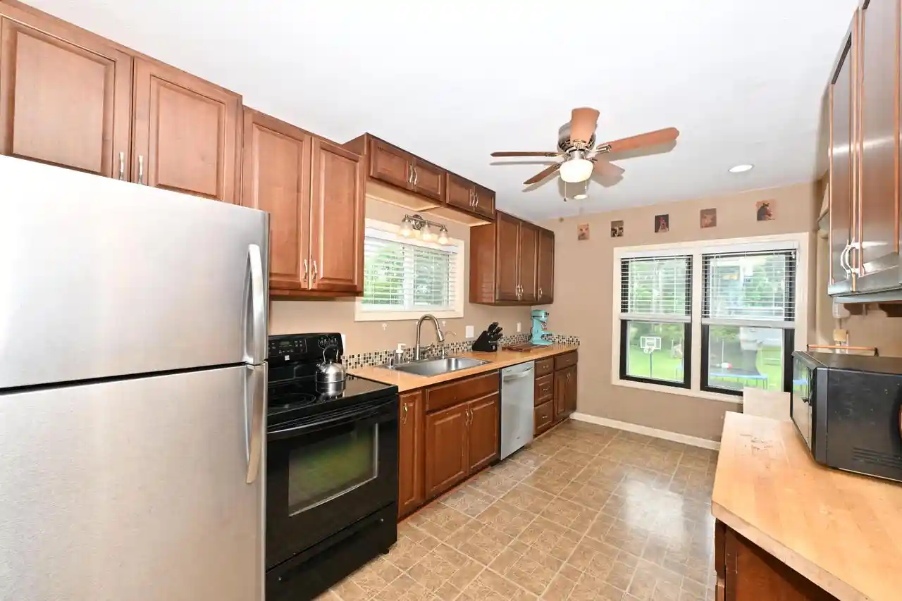 2nd image of 246 North Avenue Avenue, Hartland, WI 53029 | MLS# 1975682