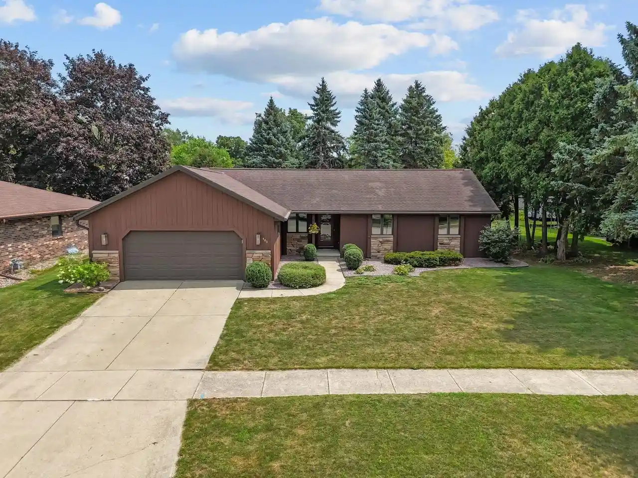 1st image of 406 Silver Spring Dr Dr, Green Bay, WI 54303 | MLS# 50330806