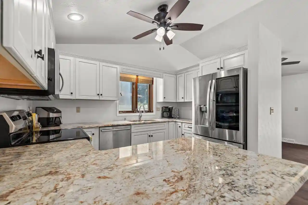 2nd image of 406 Silver Spring Dr Dr, Green Bay, WI 54303 | MLS# 50330806
