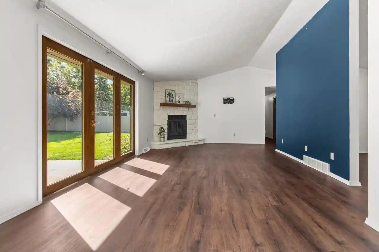 Photo 3 of Single family home for sale at 406 Silver Spring Dr Dr, Green Bay, WI 54303 | MLS# 50330806 | Listing updated on 2026-09-22