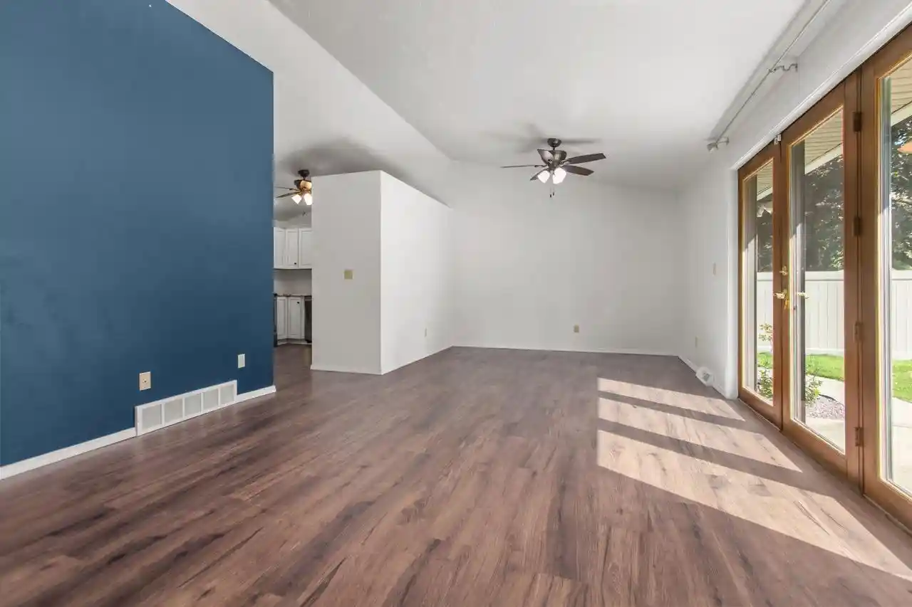 Photo 4 of Single family home for sale at 406 Silver Spring Dr Dr, Green Bay, WI 54303 | MLS# 50330806 | Listing updated on 2026-09-28