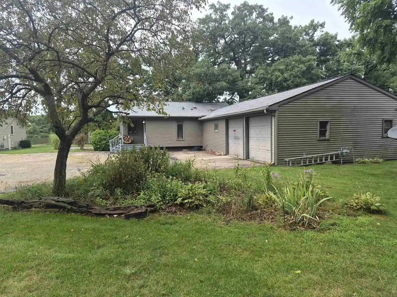 1st image of 19 E Auburn Dr Dr, Beloit, WI 53511 | MLS# 2030224