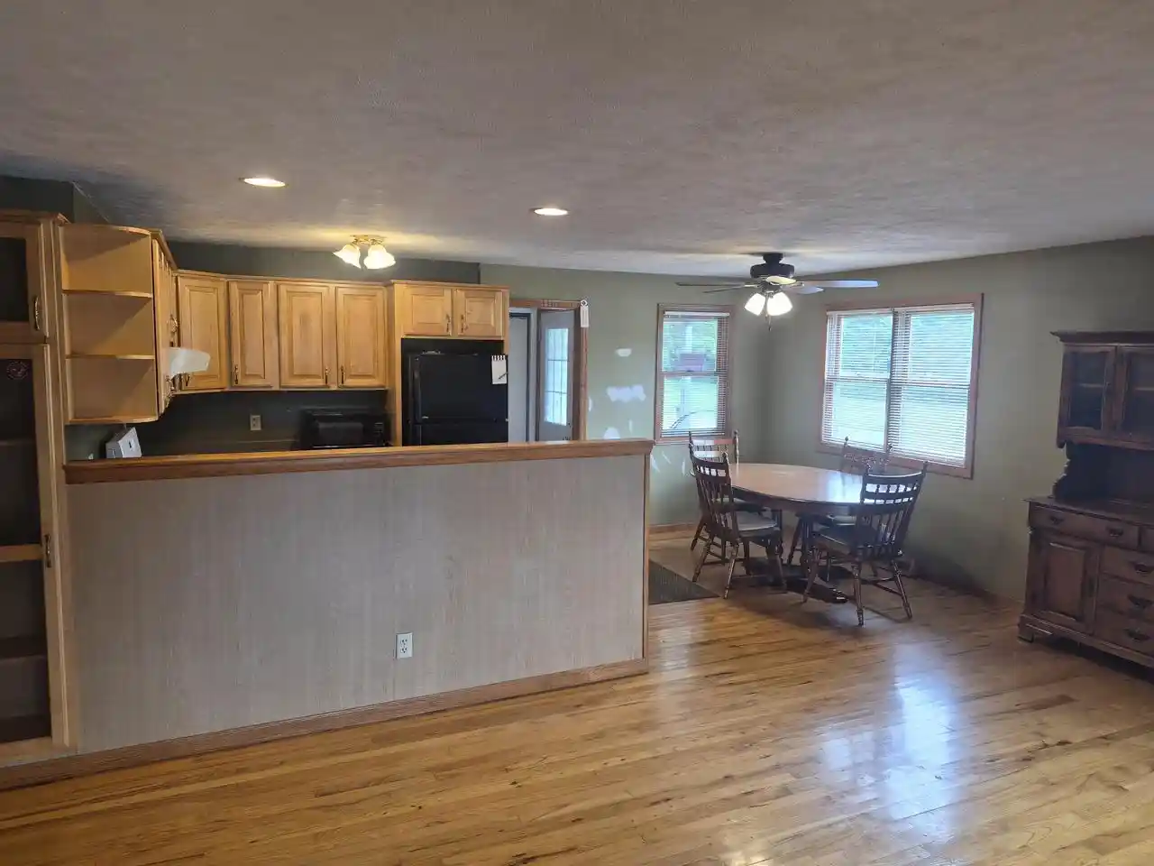 2nd image of 19 E Auburn Dr Dr, Beloit, WI 53511 | MLS# 2030224