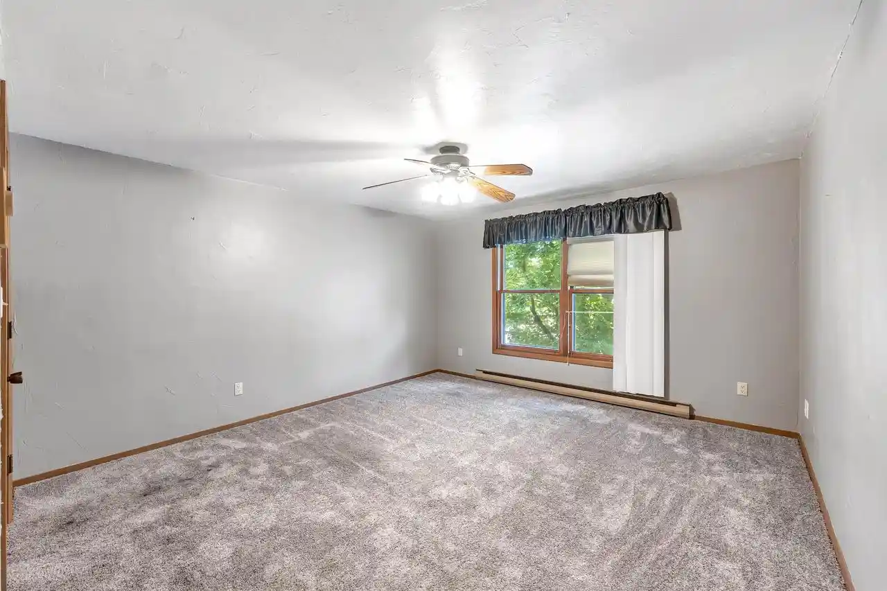 2nd image of 1045 Marvelle Ln Ln, Green Bay, WI 54304