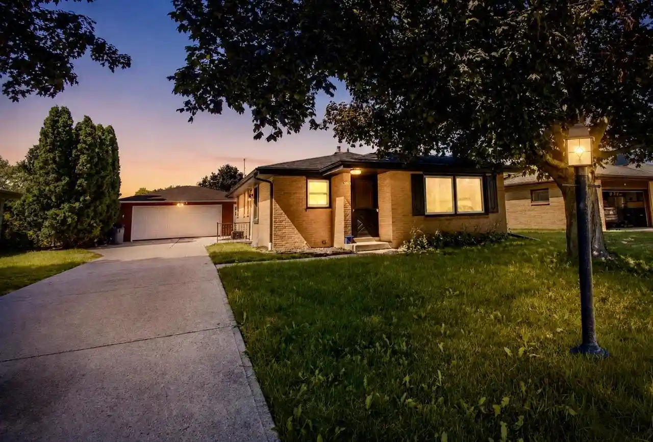 1st image of 4355 S Honey Creek Dr Dr, Milwaukee, WI 53220 | MLS# 1975703